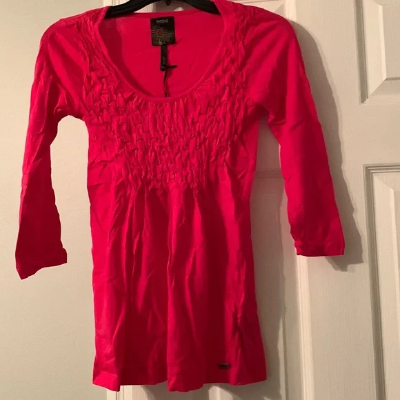 Buffalo Molly Ann XS top with smocking, U-neck, NWT, crimson - Picture 8 of 8